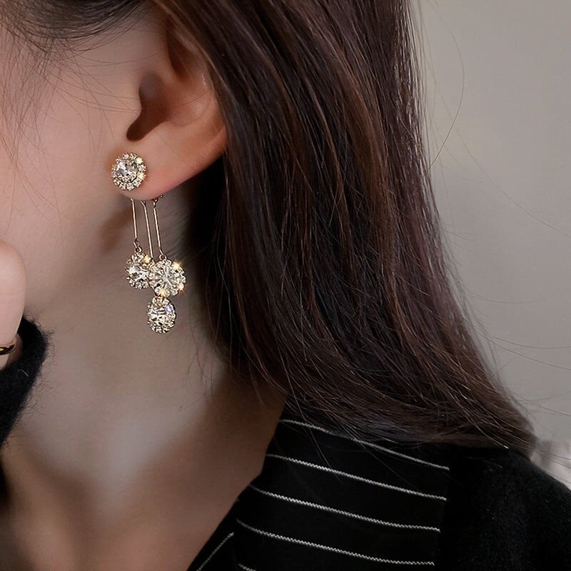 2022 ZIRCON ROUND PETAL EARRINGS