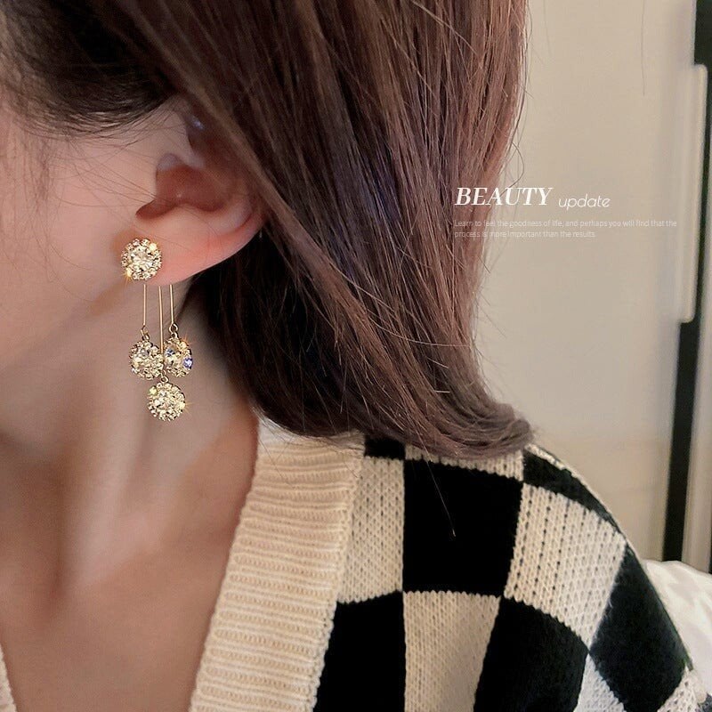 2022 ZIRCON ROUND PETAL EARRINGS